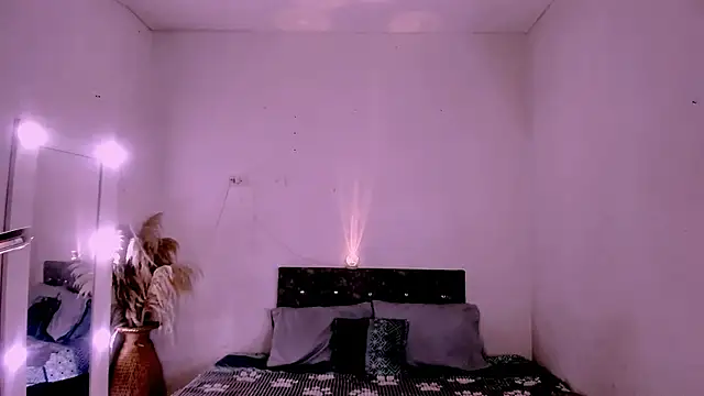 carolinemiller7 online show from 04.12.26