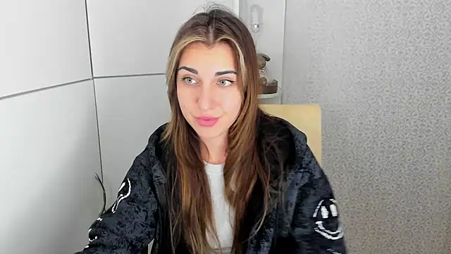 Snapshot of Summmmersky chatting on 01.04.25 Summmmersky online show from 01.04.25