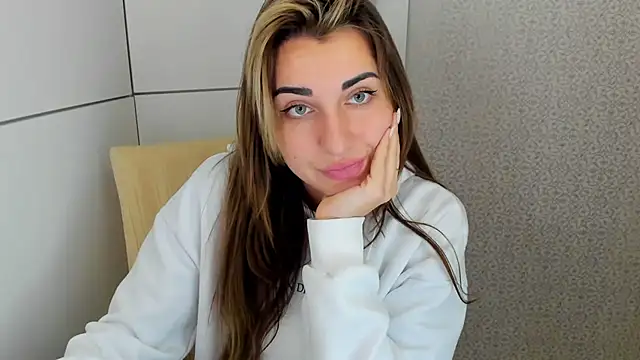 Snapshot of Summmmersky chatting on 01.10.25 Summmmersky online show from 01.10.25