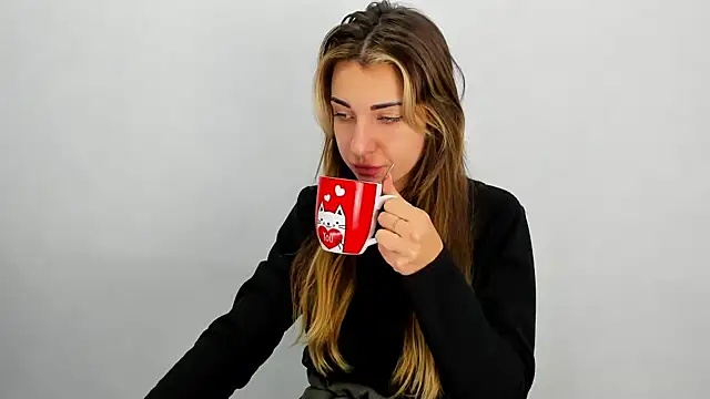 Snapshot of Summmmersky chatting on 01.23.25 Summmmersky online show from 01.23.25