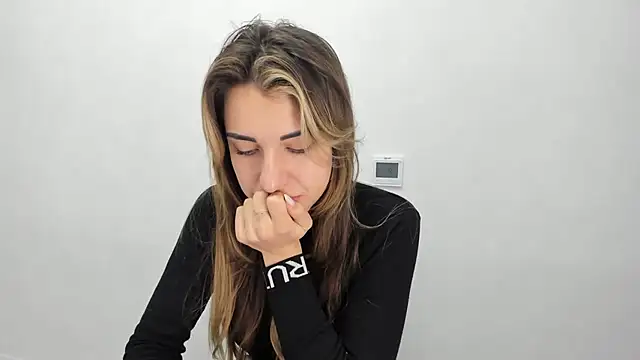 Snapshot of Summmmersky chatting on 01.25.25 Summmmersky online show from 01.25.25