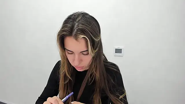 Snapshot of Summmmersky chatting on 01.25.25 Summmmersky online show from 01.25.25