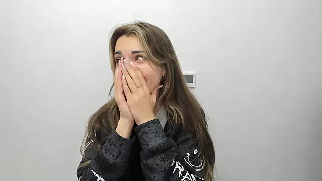 Snapshot of Summmmersky chatting on 01.31.25 Summmmersky online show from 01.31.25