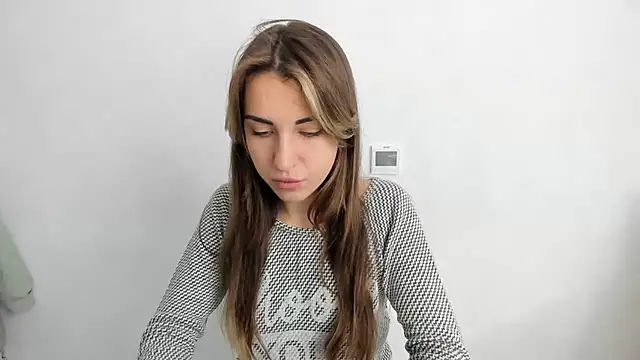 Snapshot of Summmmersky chatting on 02.11.25 Summmmersky online show from 02.11.25