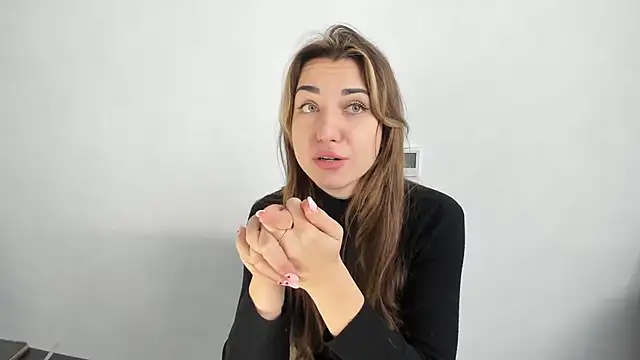 Snapshot of Summmmersky chatting on 02.21.25 Summmmersky online show from 02.21.25