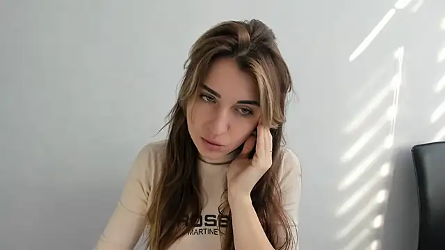 Snapshot of Summmmersky chatting on 02.23.25 Summmmersky online show from 02.23.25