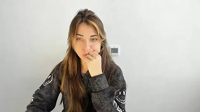 Snapshot of Summmmersky chatting on 02.26.25 Summmmersky online show from 02.26.25