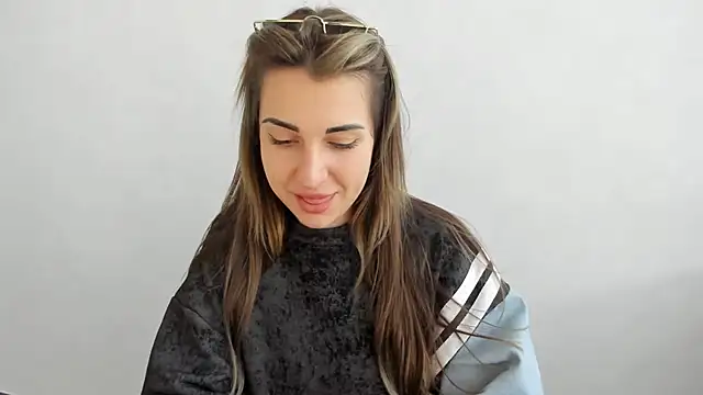 Snapshot of Summmmersky chatting on 03.08.25 Summmmersky online show from 03.08.25