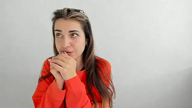 Snapshot of Summmmersky chatting on 03.11.25 Summmmersky online show from 03.11.25