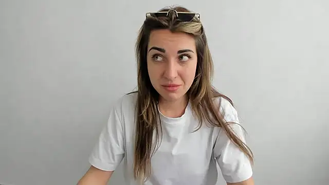 Snapshot of Summmmersky chatting on 03.14.25 Summmmersky online show from 03.14.25