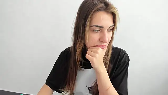 Snapshot of Summmmersky chatting on 03.15.25 Summmmersky online show from 03.15.25