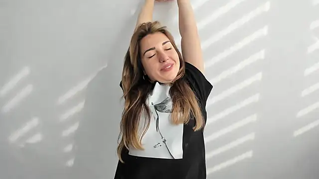 Snapshot of Summmmersky chatting on 03.16.25 Summmmersky online show from 03.16.25