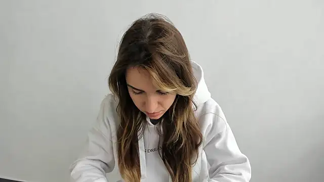 Snapshot of Summmmersky chatting on 03.17.25 Summmmersky online show from 03.17.25