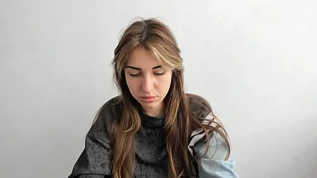 Snapshot of Summmmersky chatting on 03.19.25 Summmmersky online show from 03.19.25