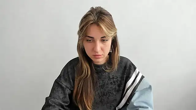 Snapshot of Summmmersky chatting on 03.19.25 Summmmersky online show from 03.19.25