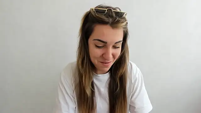 Snapshot of Summmmersky chatting on 03.21.25 Summmmersky online show from 03.21.25