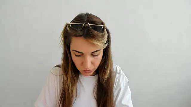 Snapshot of Summmmersky chatting on 03.21.25 Summmmersky online show from 03.21.25