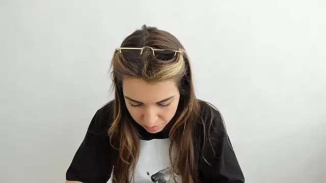 Snapshot of Summmmersky chatting on 03.22.25 Summmmersky online show from 03.22.25