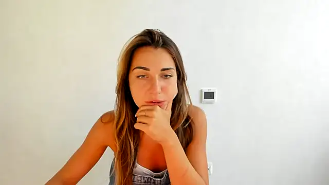 Snapshot of Summmmersky chatting on 09.19.25 Summmmersky online show from 09.19.25