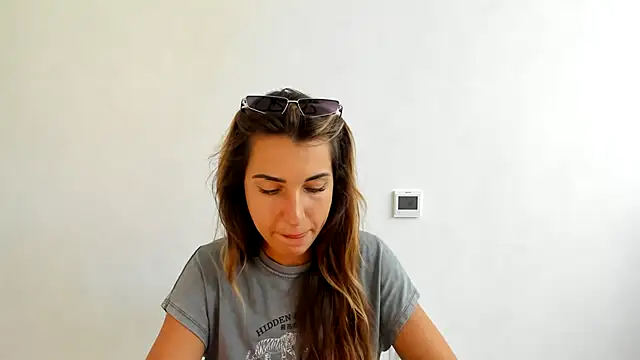 Snapshot of Summmmersky chatting on 09.22.25 Summmmersky online show from 09.22.25