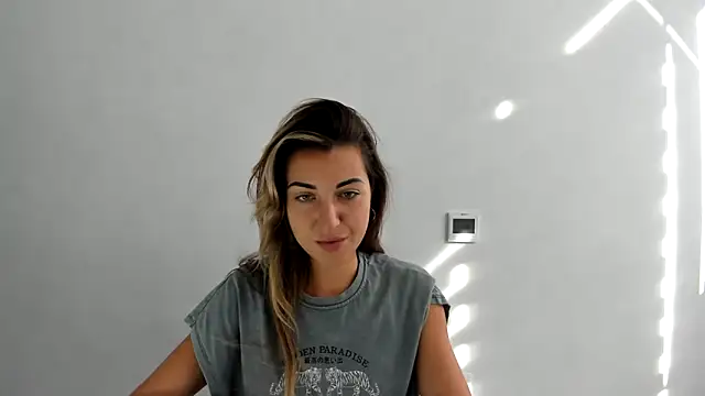 Snapshot of Summmmersky chatting on 09.23.25 Summmmersky online show from 09.23.25