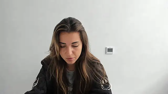 Snapshot of Summmmersky chatting on 10.10.25 Summmmersky online show from 10.10.25