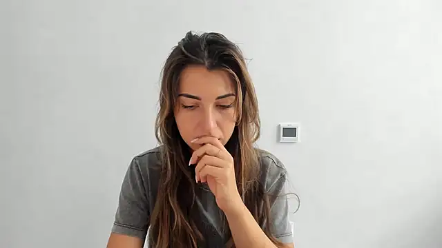 Snapshot of Summmmersky chatting on 10.11.25 Summmmersky online show from 10.11.25