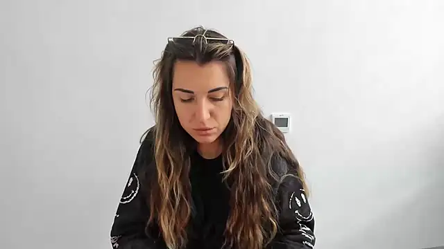 Snapshot of Summmmersky chatting on 10.20.25 Summmmersky online show from 10.20.25