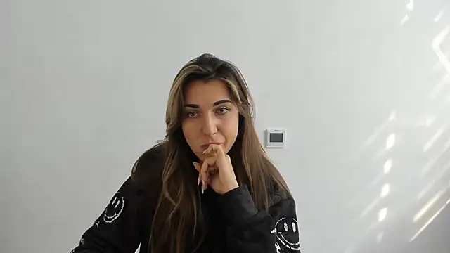 Snapshot of Summmmersky chatting on 10.21.25 Summmmersky online show from 10.21.25