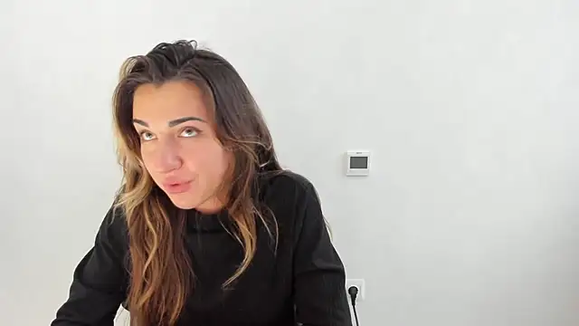 Snapshot of Summmmersky chatting on 10.26.25 Summmmersky online show from 10.26.25