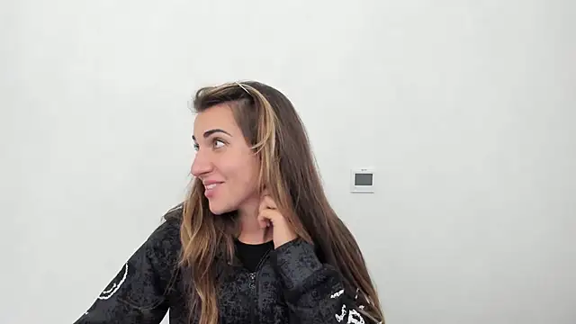 Snapshot of Summmmersky chatting on 10.29.25 Summmmersky online show from 10.29.25