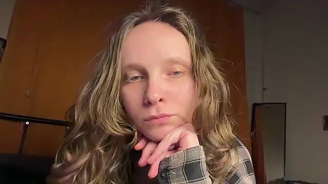 MikkyMoony online show from 10.25.25