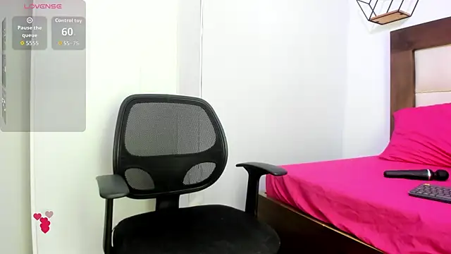 Snapshot of Abbyadams chatting on 10.01.25 Abbyadams online show from 10.01.25