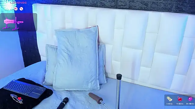 Snapshot of Abbyadams chatting on 10.16.25 Abbyadams online show from 10.16.25