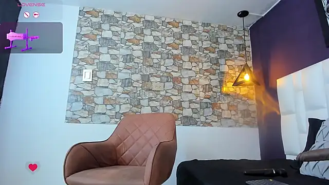 Snapshot of Abbyadams chatting on 10.28.25 Abbyadams online show from 10.28.25