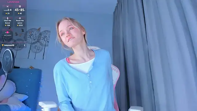 Snapshot of JennyWoody chatting on 01.09.25 JennyWoody online show from 01.09.25