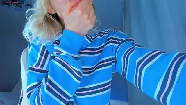 Snapshot of JennyWoody chatting on 10.02.25 JennyWoody online show from 10.02.25