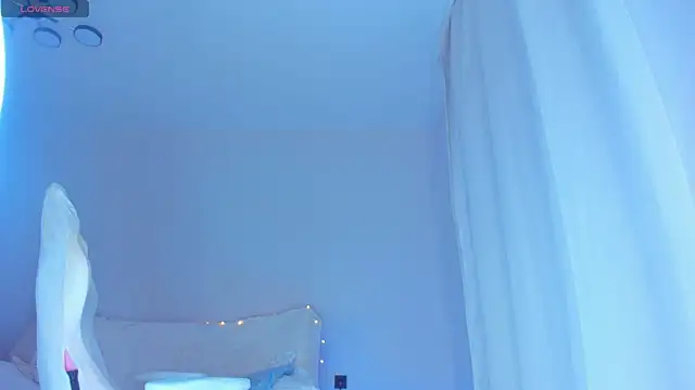 Snapshot of JennyWoody chatting on 10.31.25 JennyWoody online show from 10.31.25