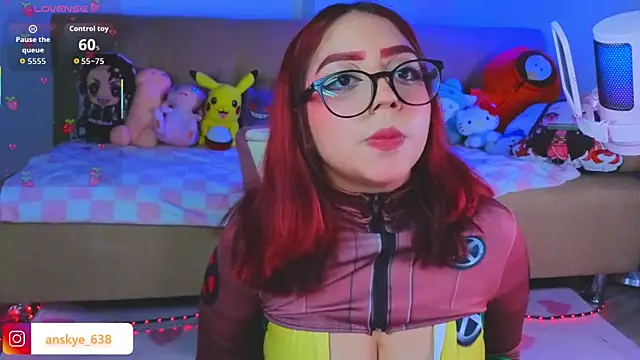 Snapshot of AnngelaSkye chatting on 11.05.25 AnngelaSkye online show from 11.05.25