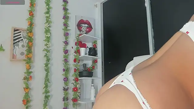 UrNewFantasy online show from 02.04.25