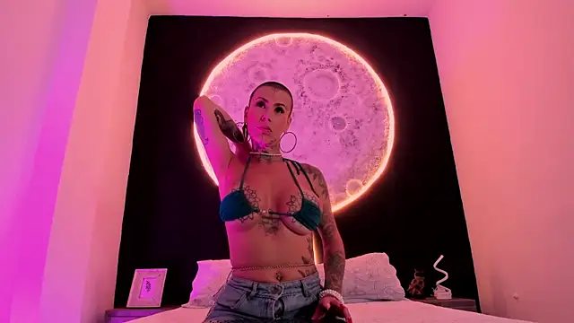 GinebraaFox  online show from 02.13.25