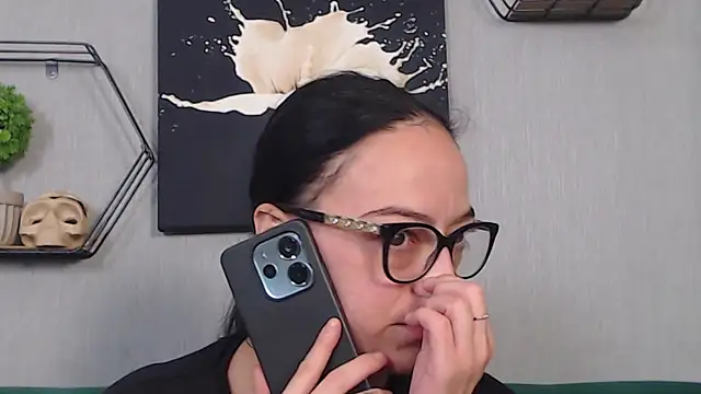 Snapshot of IzabelllNoir chatting on 10.13.25 IzabelllNoir online show from 10.13.25