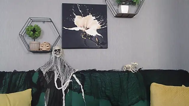 Snapshot of IzabelllNoir chatting on 10.14.25 IzabelllNoir online show from 10.14.25