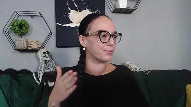 Snapshot of IzabelllNoir chatting on 10.16.25 IzabelllNoir online show from 10.16.25