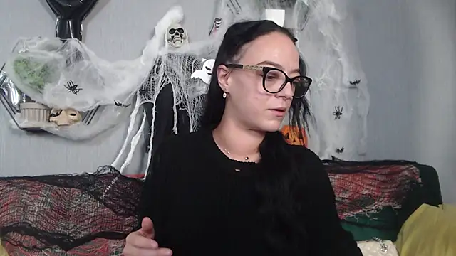 Snapshot of IzabelllNoir chatting on 10.24.25 IzabelllNoir online show from 10.24.25