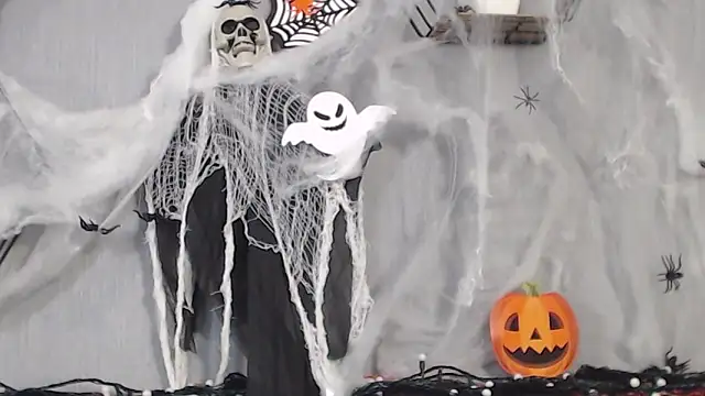 Snapshot of IzabelllNoir chatting on 10.25.25 IzabelllNoir online show from 10.25.25