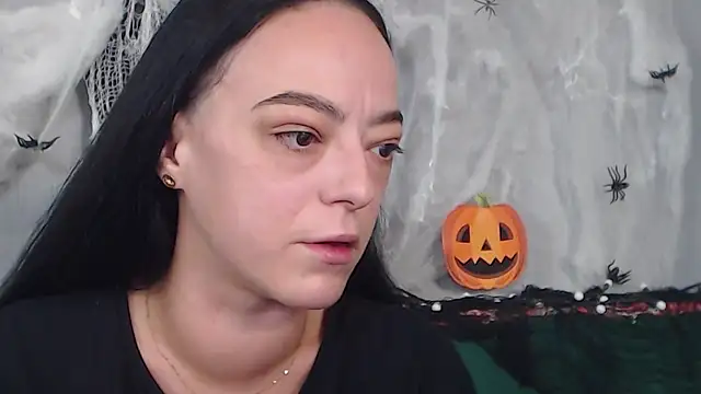 Snapshot of IzabelllNoir chatting on 10.27.25 IzabelllNoir online show from 10.27.25