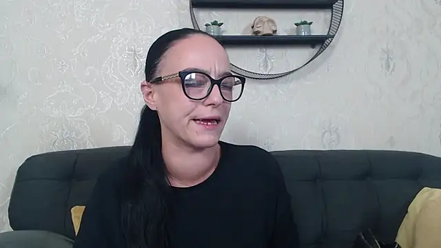 Snapshot of IzabelllNoir chatting on 11.08.25 IzabelllNoir online show from 11.08.25