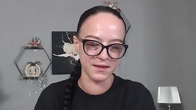 IzabelllNoir online show from 12.16.25