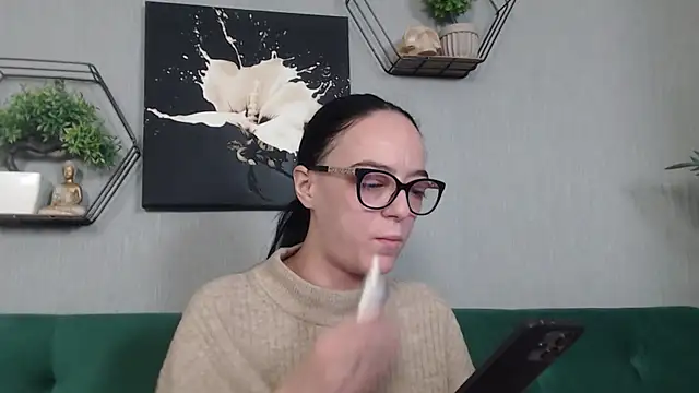 Snapshot of IzabelllNoir chatting on 02.11.26 IzabelllNoir online show from 02.11.26